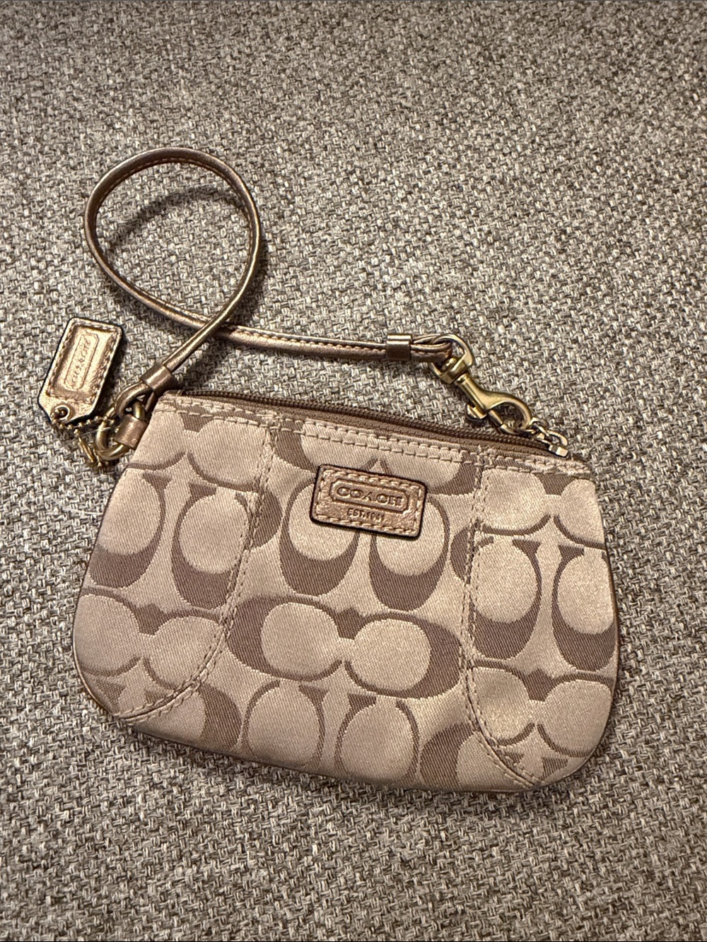 Coach Womenโs Beige/Brown Signature Logo Zip Wristlet Wallet, Wrist Strap